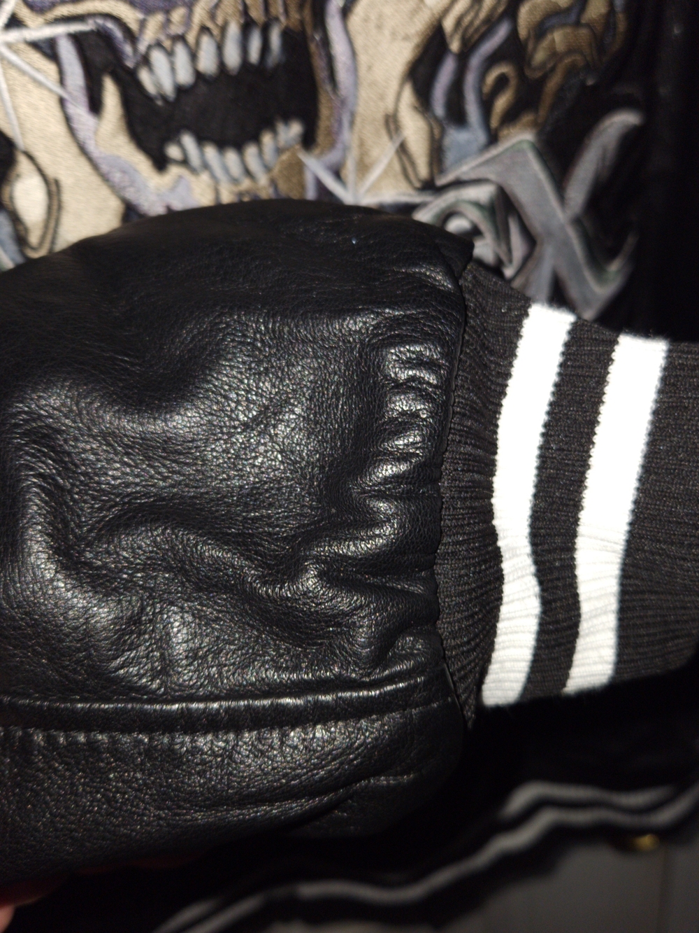 Avirex Black Leather Bomber Jacket with Embroidered Skull Back - Picture 4 of 8